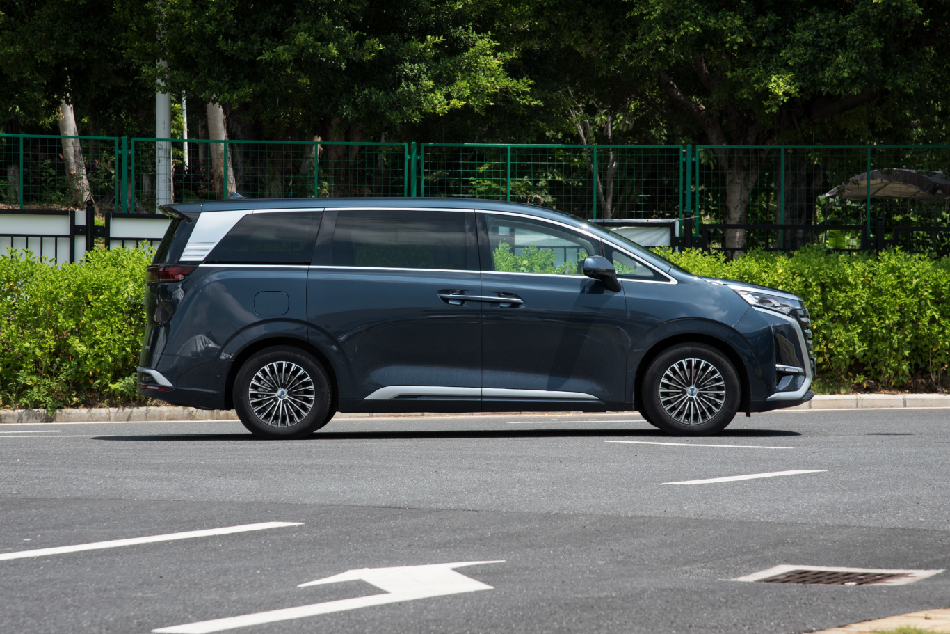 北京商務車租賃比亞迪騰勢D9(圖2)